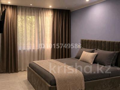 1-комнатная квартира · 64 м² · 1/5 этаж, Мухита 127 — Находится возле Маметова за 10 000 ₸ в Уральске