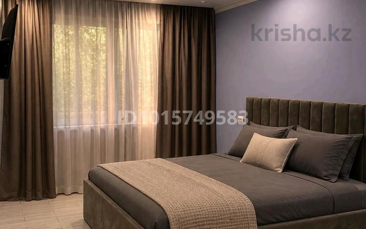 1-комнатная квартира · 64 м² · 1/5 этаж, Мухита 127 — Находится возле Маметова за 10 000 ₸ в Уральске — фото 2