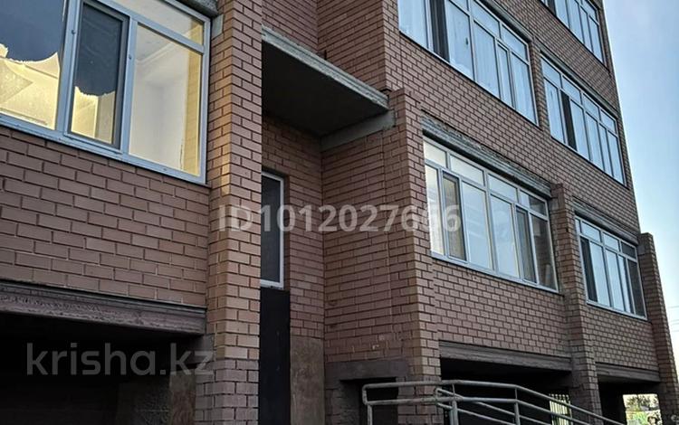 1-бөлмелі пәтер · 29.1 м² · 1/4 қабат, ул. 50 лет Октября 1У, бағасы: 8 млн ₸ в Красном яре — фото 2