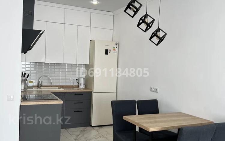 3-комнатная квартира, 90 м², 9/9 этаж, Камзина 41/3