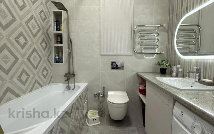 1-комнатная квартира · 84.3 м² · 1/5 этаж, мкр Юго-Восток, Муканова за 50 млн ₸ в Караганде, Казыбек би р-н — фото 4