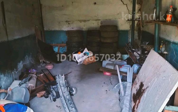 Гараж · Тимофеева — В районе старого базара в центре, бағасы: 450 000 ₸ в Алтае — фото 2