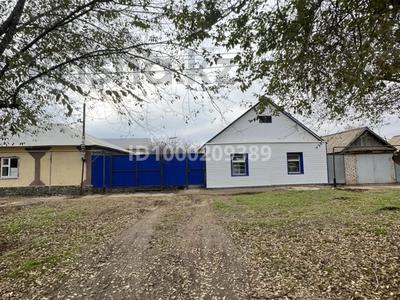 Отдельный дом · 2 комнаты · 74 м² · 5 сот., мкр Айгуль, Курмангалиева 53 — Шолохова за 29 млн ₸ в Уральске