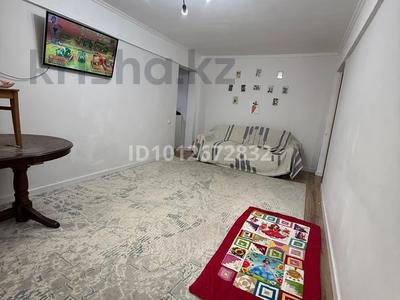 3-бөлмелі пәтер · 54 м² · 1/5 қабат, Ауэзова 52Б — Сауран, ДостарМед, Ретина, бағасы: 180 000 ₸ в Атырау, мкр Жилгородок