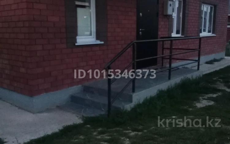 Отдельный дом · 3 комнаты · 80 м² · 5 сот., Жумабаева за 23 млн ₸ в Уральске — фото 2
