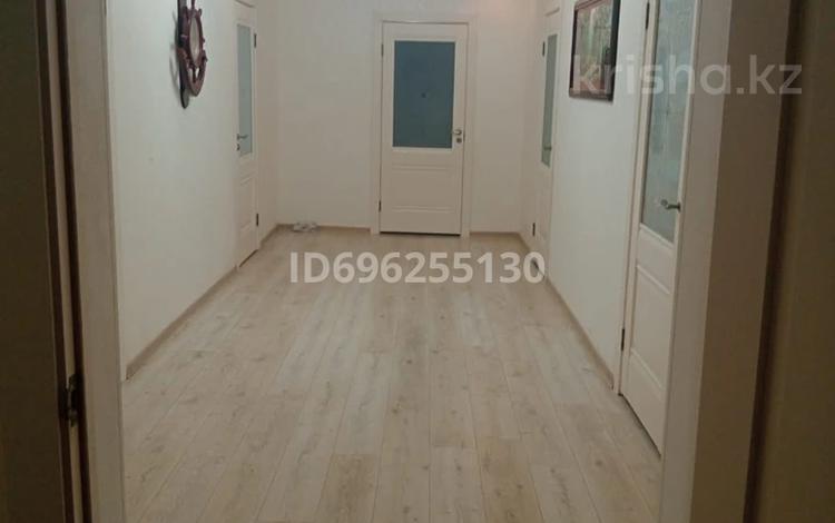 Отдельный дом · 4 комнаты · 180 м² · 10 сот., Жангир хана за 45 млн ₸ в Атырау, мкр Ак депо — фото 6