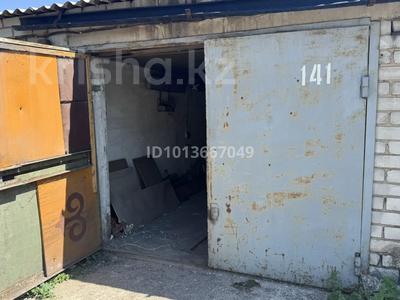 Гараж · Каржаубай улы — Кооператив Северный, бағасы: 1.1 млн ₸ в Семее