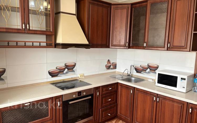 3-комнатная квартира · 100 м² · 2/9 этаж, Шолпан Иманбаевой 2 за 300 000 ₸ в Астане, р-н Байконур — фото 3