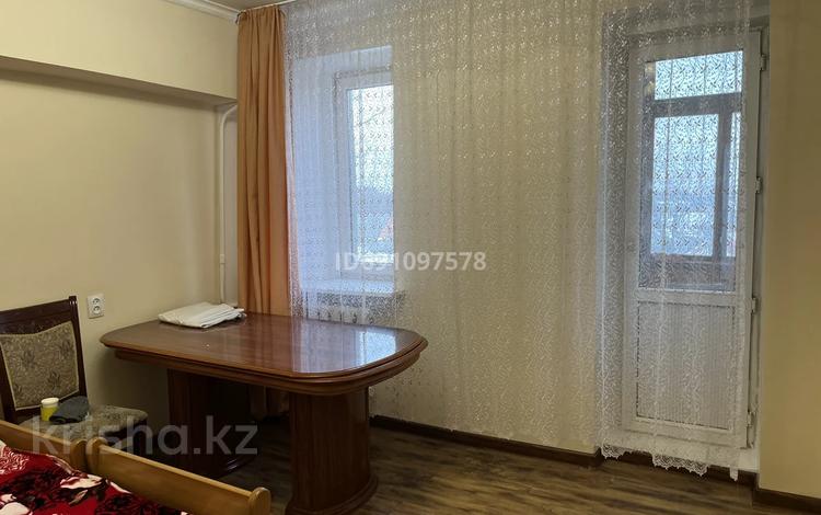 2-комнатная квартира, 50 м², 4/5 этаж помесячно, Сейфуллина 49 А — Возле мкр. Теремки