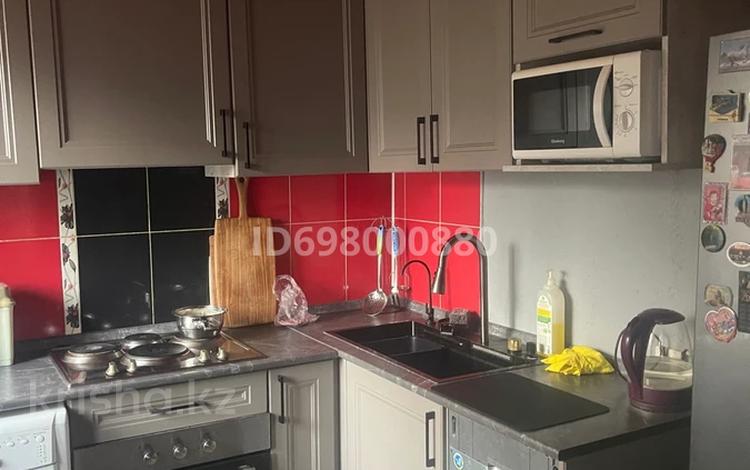 3-бөлмелі пәтер · 64 м² · 1/5 қабат, мкр Михайловка , Крылова 4 — Мед. училище, бағасы: 23 млн ₸ в Караганде, Казыбек би р-н — фото 2