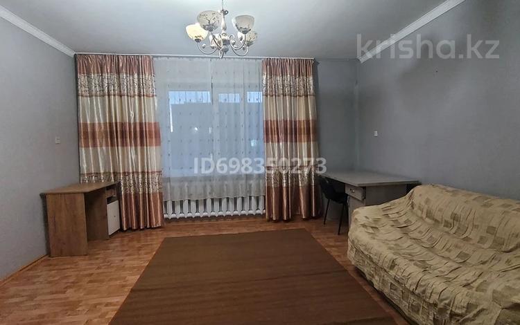 2-бөлмелі пәтер · 54 м² · 7/9 қабат, Ул.Утепбаева 3, бағасы: 150 000 ₸ в Семее — фото 21