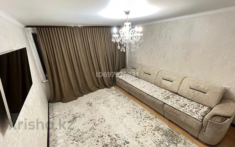 3-комнатная квартира · 63 м² · 2/9 этаж, Майкудук, 11а микрорайон 26 за 20 млн ₸ в Караганде, Алихана Бокейханова р-н — фото 2