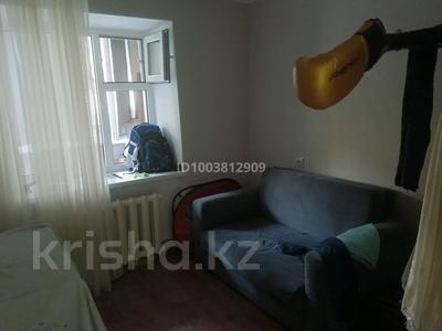 Продажа квартир в Западно-Казахстанской обл.: 4-комнатная квартира · 80 м² · 1/5 этаж, Тайманова 109 — Досмухамедова 8 за 27 млн 〒 4-комнатная квартира · 80 м² · 1/5 этаж, Тайманова 109 — Досмухамедова 8 за 27 млн 〒 в Уральске, мкр Школьник