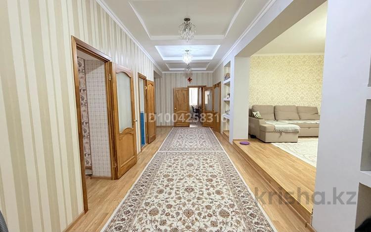 Жеке үй · 6 бөлме · 220 м² · 9 сот., мкр Самал, Коркытова 18 — Пыштанай батыр и Коркытова, бағасы: 68 млн ₸ в Атырау — фото 32