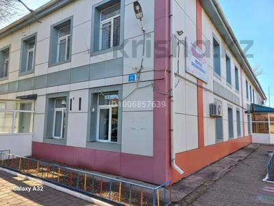 Офисы, магазины и бутики, общепит, салоны красоты, фитнес и спорт, медцентры и аптеки, образование, кабинеты и рабочие места, студии · 979.4 м² за ~ 2.4 млн 〒 в Актобе, мкр. Курмыш