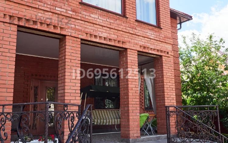 Отдельный дом · 8 комнат · 533.3 м² · 10 сот., Мкр.Самал 1 6 — Резиденция за 180 млн 〒 в Уральске — фото 2