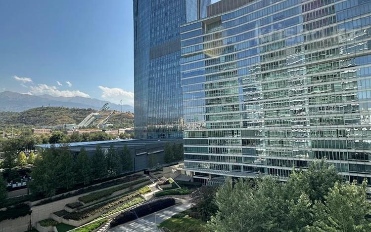 4-комнатная квартира · 180 м² · 18/22 этаж, Аль-Фараби 77/3 за 356 млн ₸ в Алматы, Бостандыкский р-н — фото 2