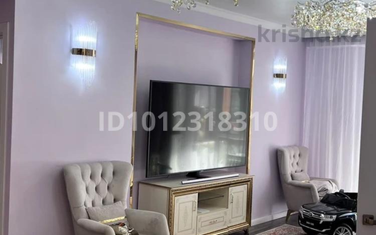 2-бөлмелі пәтер · 72 м² · 2/10 қабат, мкр Шугыла 340/3 — Акимат, бағасы: 49 млн ₸ в Алматы, Наурызбайский р-н — фото 2