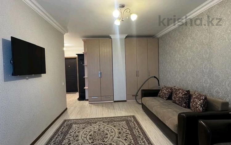 1-бөлмелі пәтер · 38 м² · 3/5 қабат, Курмангазы 163, бағасы: 80 000 ₸ в Уральске, мкр Школьник — фото 2