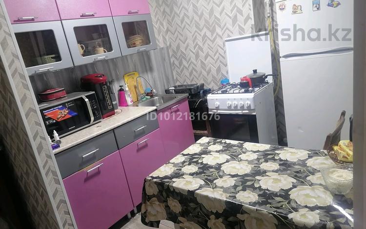 2-бөлмелі пәтер · 26 м² · 1/2 қабат, Иксанова 98, бағасы: 90 000 ₸ в Аксае — фото 2
