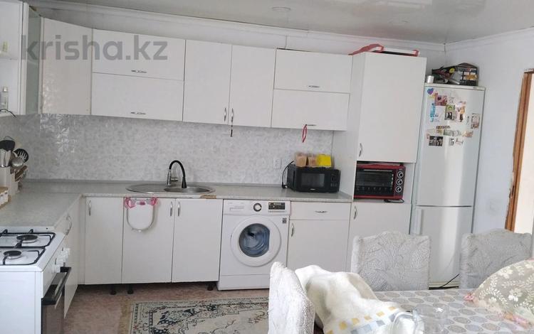 Отдельный дом · 3 комнаты · 100 м² · 10 сот., Авиатор за 10 млн ₸ в Актобе, мкр Гормолзавод — фото 2