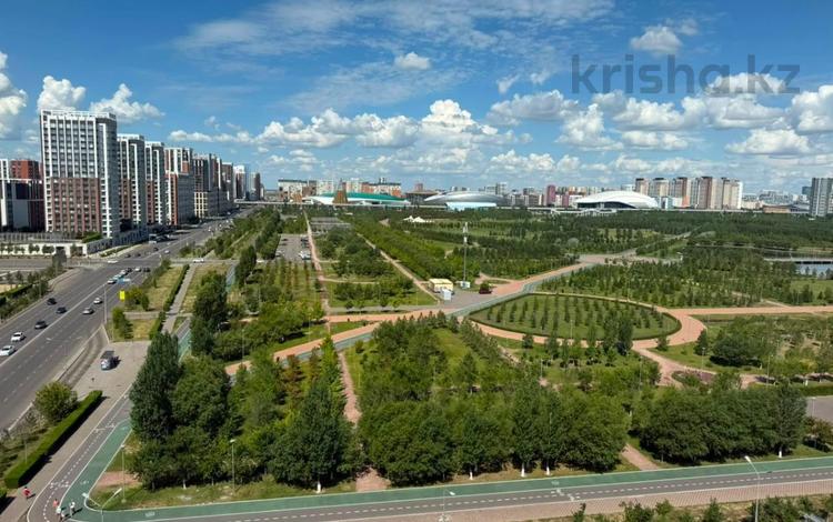 3-комнатная квартира · 100 м² · 11/14 этаж, Туркестан 28а — ПОЛНОСТЬЮ МЕБЛИРОВАНА!!! РАСПАШОНКА!!! ВИДОВАЯ НА БОТАНИЧЕСКИЙ САД!!! за 107 млн ₸ в Астане, Есильский р-н — фото 2