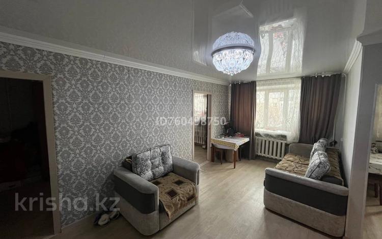 3-комнатная квартира · 43 м² · 3/3 этаж, 72 квартал 18 за 15 млн 〒 в Семее — фото 2