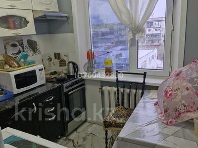 3-комнатная квартира · 60 м² · 5/5 этаж, Калмыкова 5 — Калмыкова дом 5. 5 этаж, не угловой. за 20 млн ₸ в Балхаше