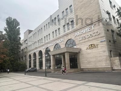 Свободное назначение, офисы, магазины и бутики, общепит, салоны красоты, бани, гостиницы и зоны отдыха, фитнес и спорт, медцентры и аптеки, образование, развлечения, конференц-залы, студии · 961 м² за ~ 19.2 млн ₸ в Алматы, Медеуский р-н