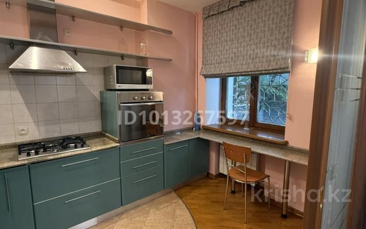 3-комнатная квартира · 100 м² · 2/3 этаж, Абылый хана 122 за 500 000 ₸ в Алматы, Алмалинский р-н — фото 2