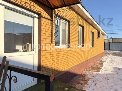 Жеке үй · 4 бөлме · 200 м² · 7 жүзд., мкр Томарлы, Кайыргали Смагулова 3, бағасы: 27 млн ₸ в Атырау