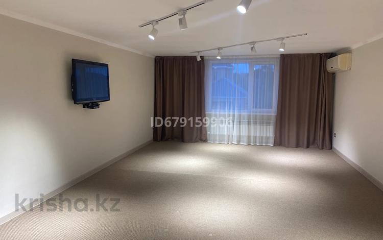 Отдельный дом · 1 комната · 90 м², Вагонник — Омега,район Самал за 150 000 〒 в Уральске — фото 2