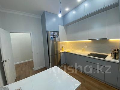 2-комнатная квартира, 70 м² помесячно, Санжара Асфендиярова 2 за 230 000 〒 в Астане, Есильский р-н