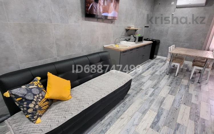 1-бөлмелі пәтер · 55 м² · 2/5 қабат, мкр Строитель, Циолковского 1 — Рынок Аяжан, бағасы: 25.5 млн ₸ в Уральске — фото 2