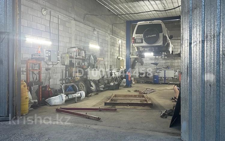 Гараж · 100000 м² · мкр Алтай-2 6 — Домбровского 6, бағасы: 250 000 ₸ в Алматы, Турксибский р-н — фото 2