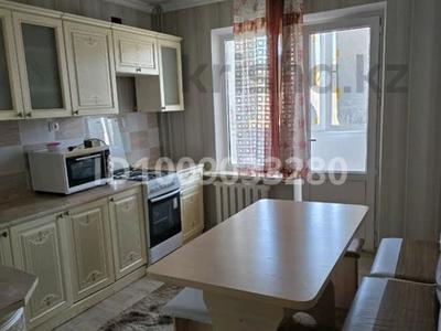 2-бөлмелі пәтер · 56 м² · 4/5 қабат, Абая 35 — 4 мкр 35 дом, бағасы: 190 000 〒 в Конаеве