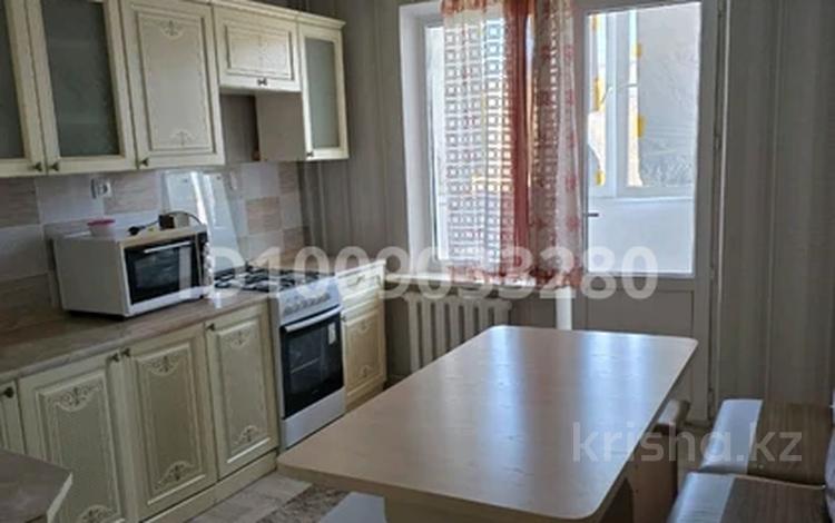 2-бөлмелі пәтер · 56 м² · 4/5 қабат, Абая 35 — 4 мкр 35 дом, бағасы: 190 000 〒 в Конаеве — фото 2