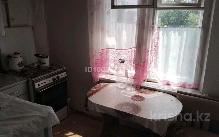 3-бөлмелі пәтер · 63.4 м² · 2/5 қабат, Зачаганск пгт ш/а. 65 — Жангир хан , медколледж, бағасы: 17 млн ₸ в Уральске, мкр. Зачаганск пгт — фото 2