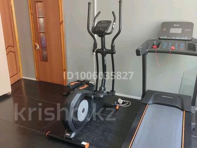 Свободное назначение, офисы, магазины и бутики, склады, азс, автосервисы и автомойки, общепит, салоны красоты, сельское хозяйство, бани, гостиницы и зоны отдыха, фитнес и спорт, медцентры и аптеки, образование, развлечения, конференц-залы, кабинеты и рабочие места, студии · 100 м² за 100 000 〒 в Шахтинске