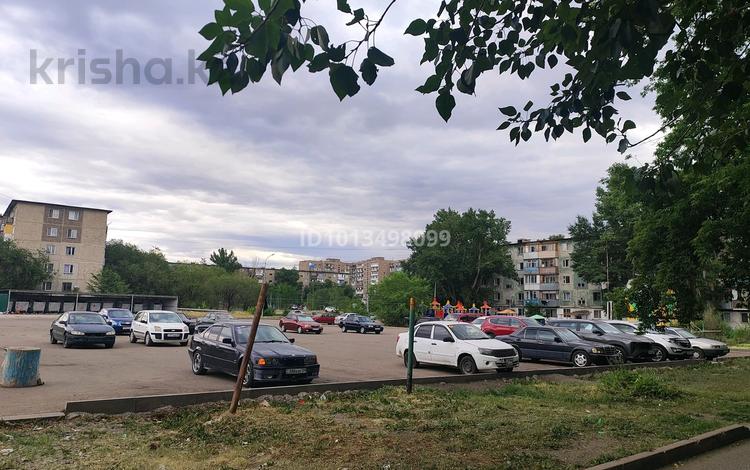 3-комнатная квартира · 64 м² · 2/5 этаж, Майкудук, Майкудук, 15й микрорайон 16 за 14 млн ₸ в Караганде, Алихана Бокейханова р-н — фото 2
