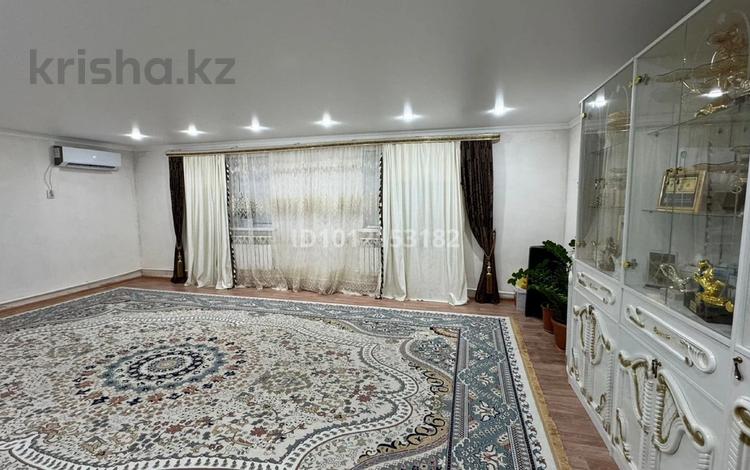Отдельный дом · 4 комнаты · 275 м² · 10 сот., мкр Центральный, Жамбула за 30 млн ₸ в Атырау — фото 2