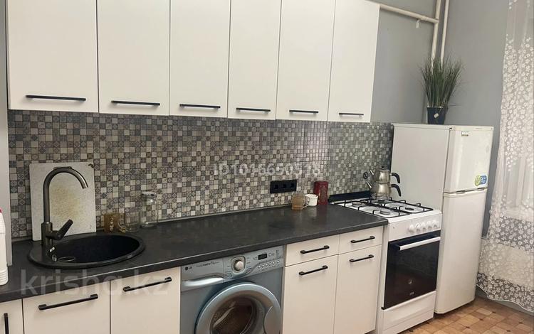 1-комнатная квартира · 40 м² · 1/9 этаж, мкр Жетысу-2 за 200 000 ₸ в Алматы, Ауэзовский р-н — фото 2