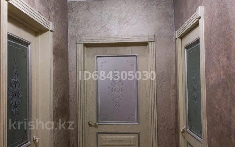 4-комнатная квартира, 70 м², 2/2 этаж, Абая 42 за 22 млн 〒 в Жезказгане — фото 2