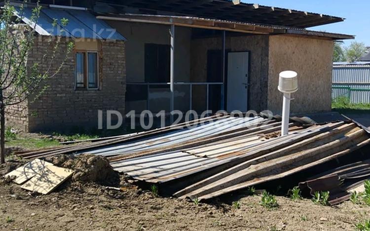 Отдельный дом · 2 комнаты · 45 м², АКХ ДРУЖБА 297/64 за 150 000 〒 в  — фото 2