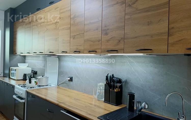 3-комнатная квартира · 71.3 м² · 2/9 этаж, 7 мкр 10 — Сулпак за 18 млн ₸ в Лисаковске — фото 3