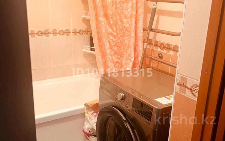 3-бөлмелі пәтер · 70 м² · 1/3 қабат, 18-й мкр. 13, бағасы: 27 млн ₸ в Конаеве — фото 2