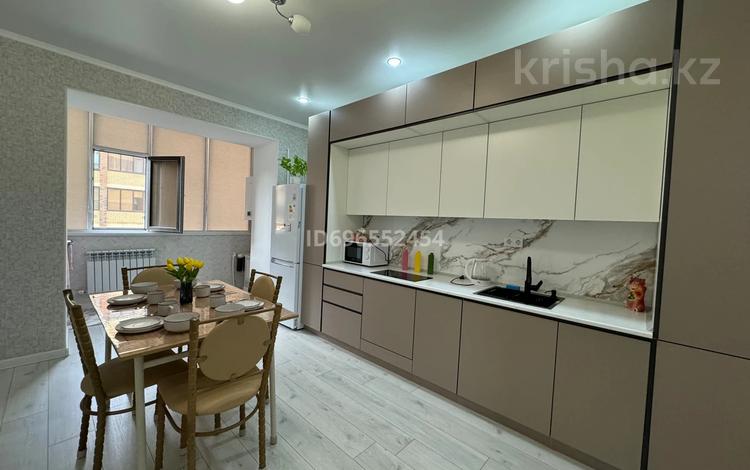 2-комнатная квартира · 70 м² · 2/5 этаж, мкр Строитель 30/2 за 25 000 〒 в Уральске — фото 2