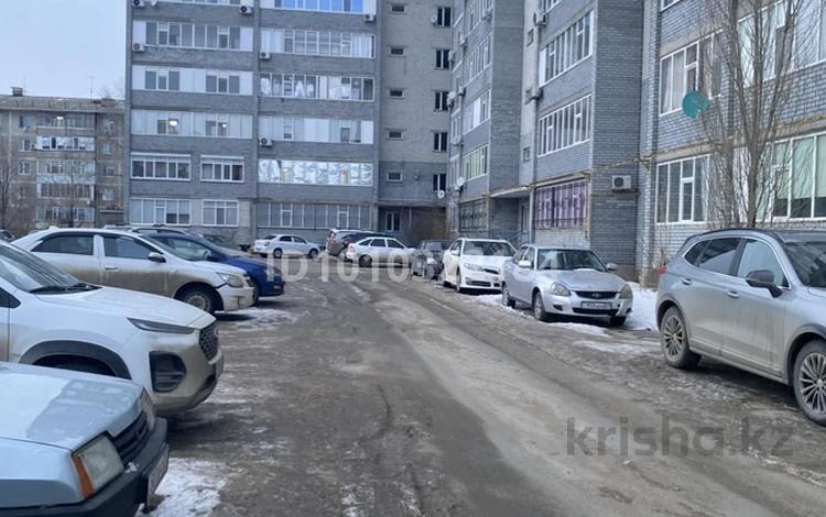 2-бөлмелі пәтер · 61.1 м² · 3/9 қабат, мкр Кунаева 27, бағасы: 27 млн ₸ в Уральске — фото 2