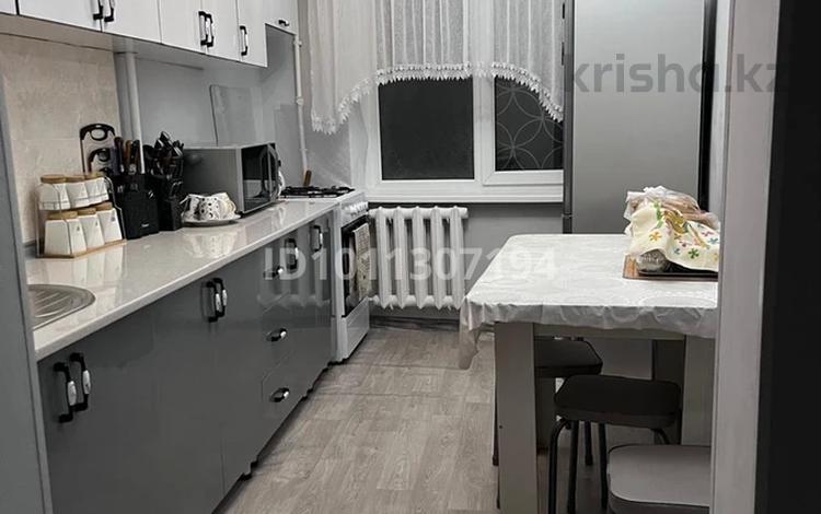 3-комнатная квартира · 64 м² · 4/10 этаж, мкр Акбулак — Толе би проспект 92 за 25 млн ₸ в Таразе — фото 2