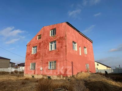 Отдельный дом · 8 комнат · 653.4 м² · 10 сот., мкр Кунгей , Мкр.Кунгей, Жусупбек Алтайбаева 47 за 33.5 млн 〒 в Караганде, Казыбек би р-н